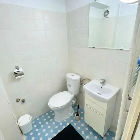 Moove13 - Piata Victoriei, Modern Ultra Bukurešť