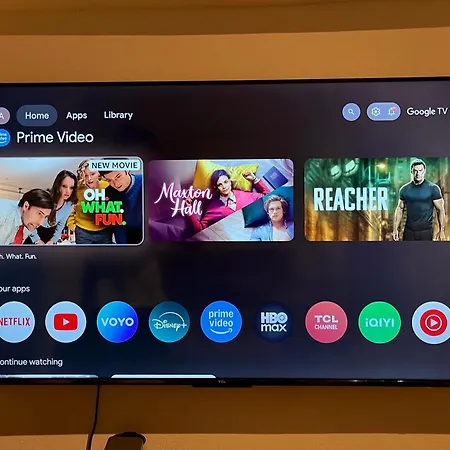 Moove13 - Piata Victoriei, Modern Ultra Bükreş